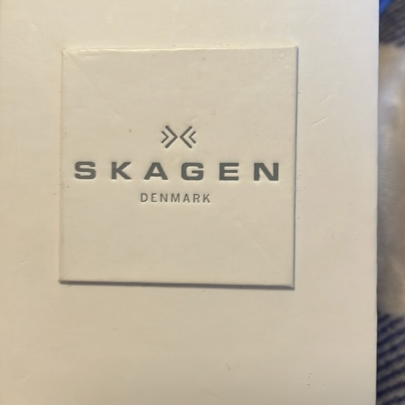 Skagen gold faced leather watch - Picture 4 of 4